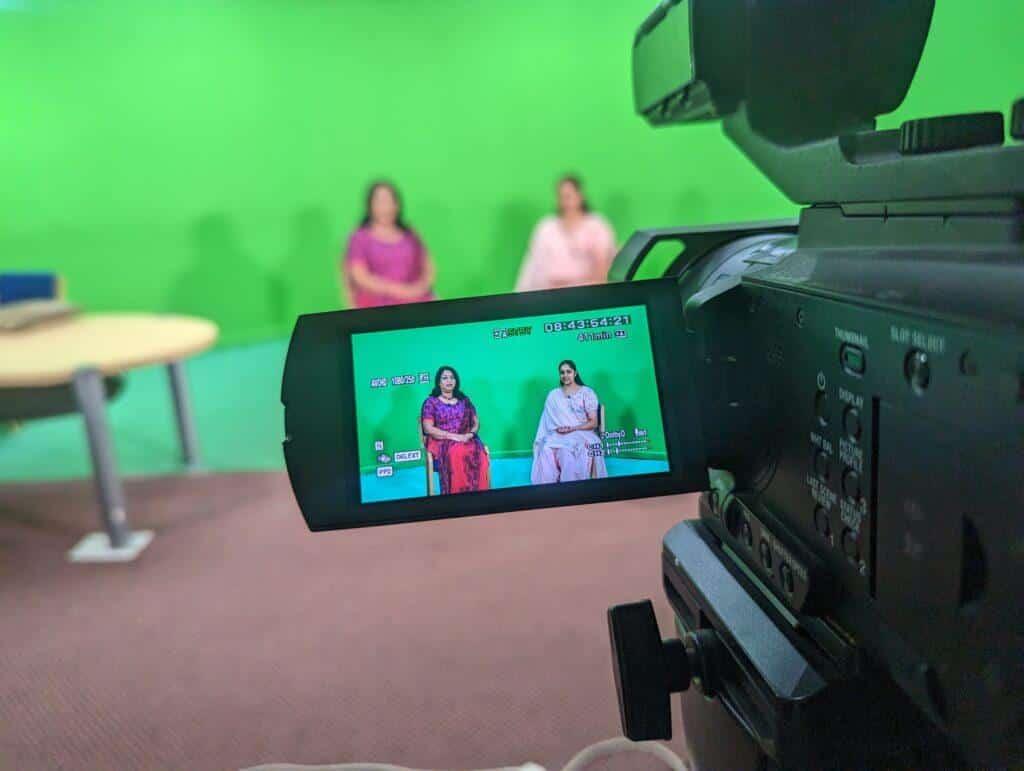 A snapshot of Armanie being filmed