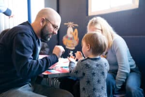 A family are chatring