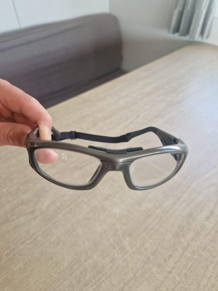 Then image shows a pair of sports goggles