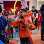 Children with balloon animals